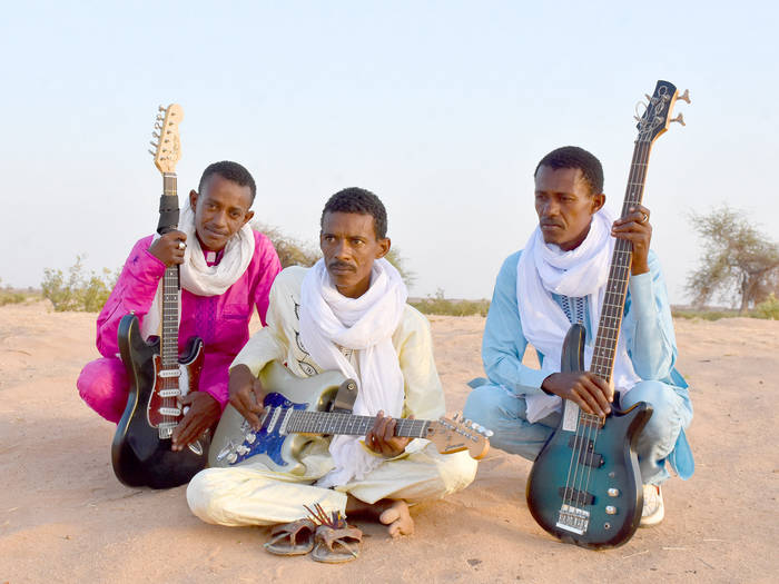 Attend online: Hidden Musics artists Etran de L’Aïr, live in Agadez, filmed in classic Agadez wedding style